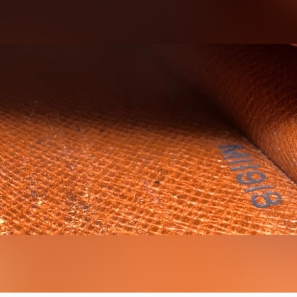 Authentic Louis Vuitton Case - Picture 2 of 6